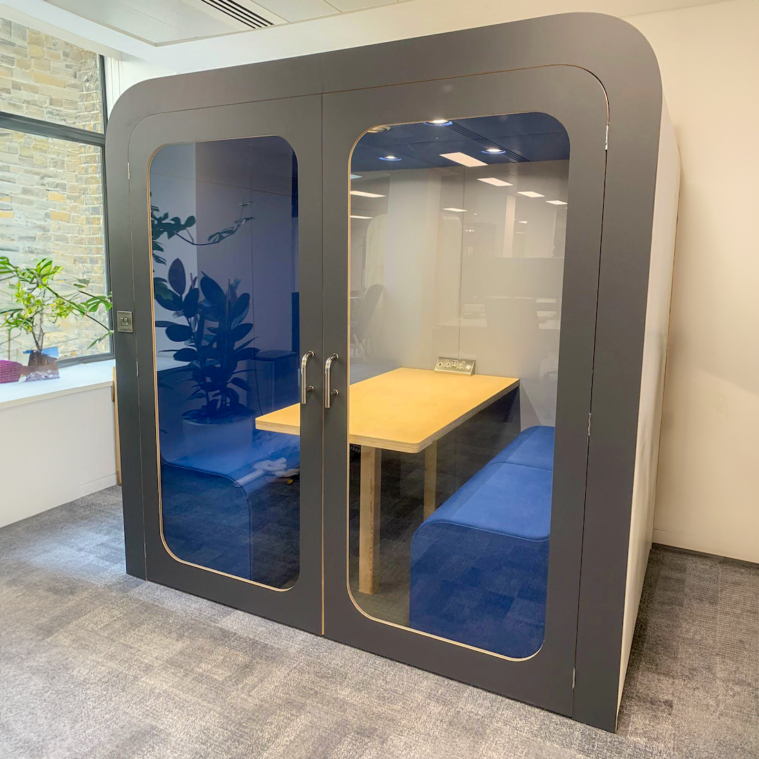 Four Person Soundproof Meeting Booth