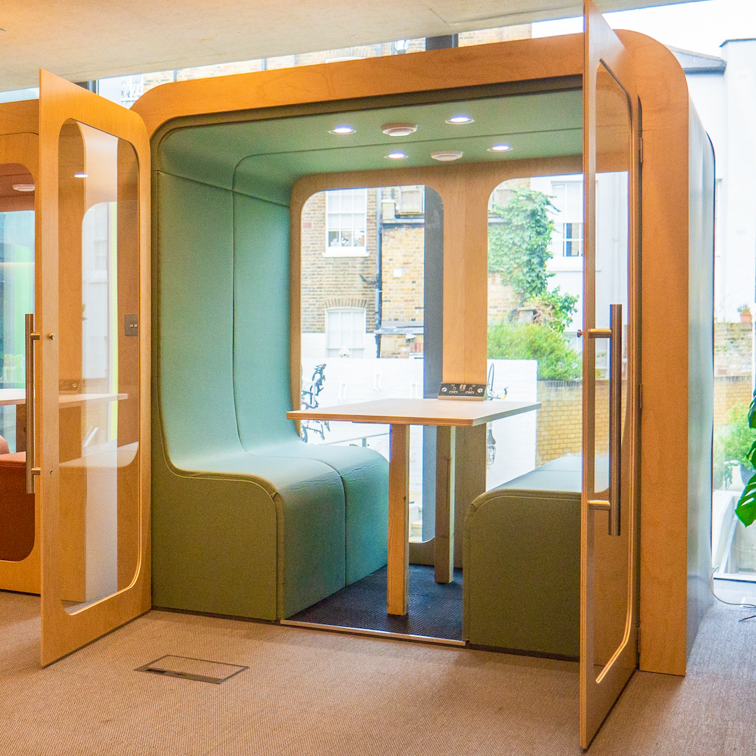 Four Person Soundproof Meeting Booth