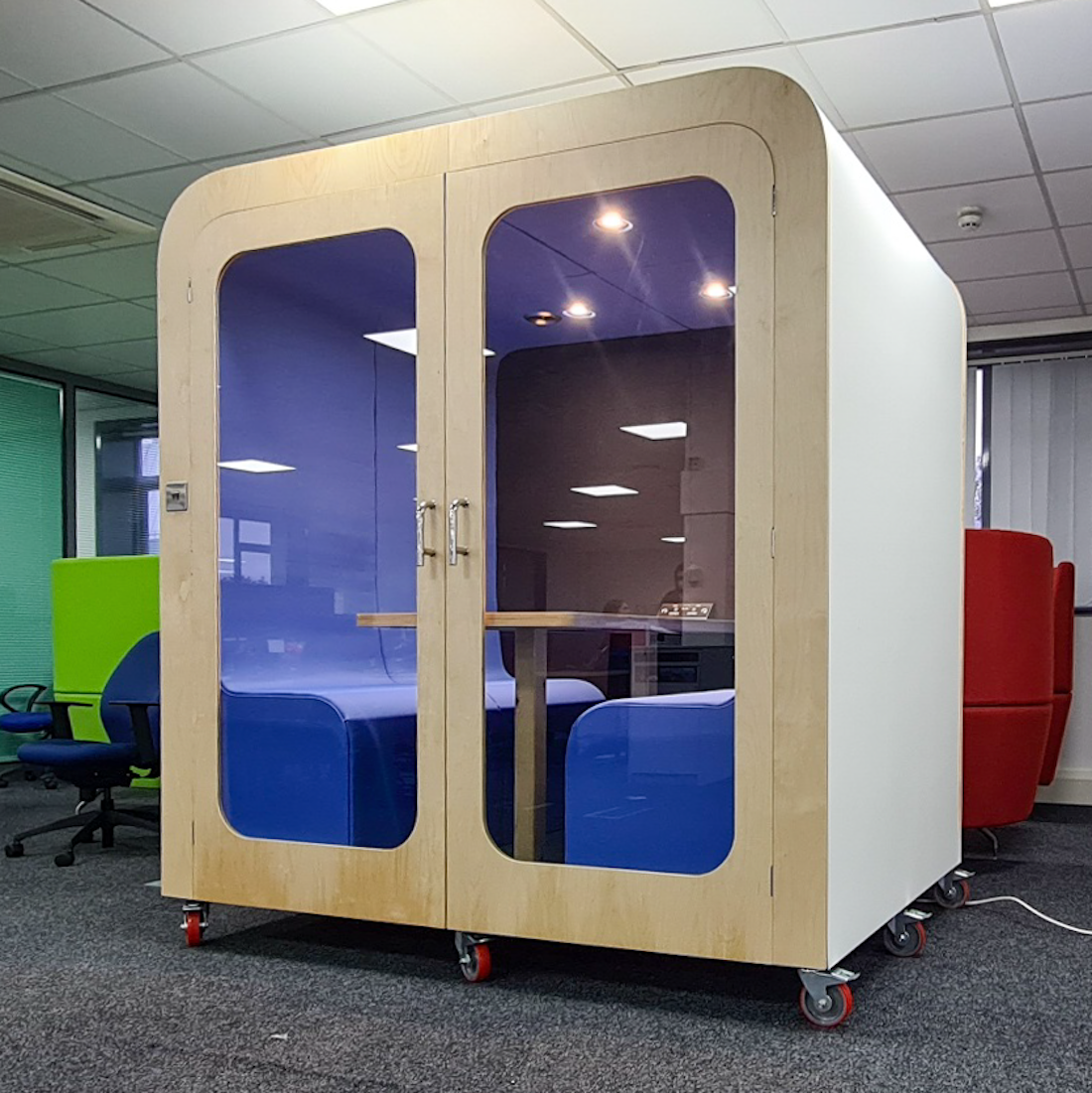 Four Person Soundproof Meeting Booth