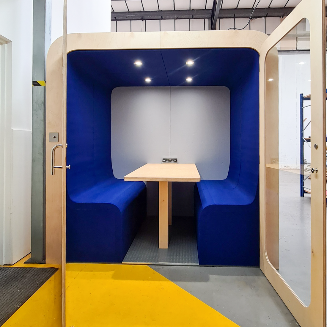 Four Person Soundproof Meeting Booth