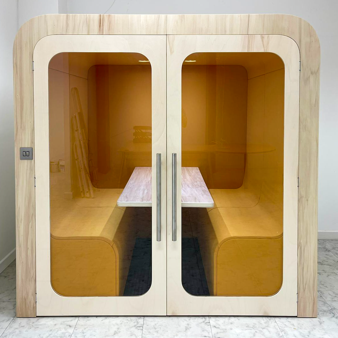 Four Person Soundproof Meeting Booth