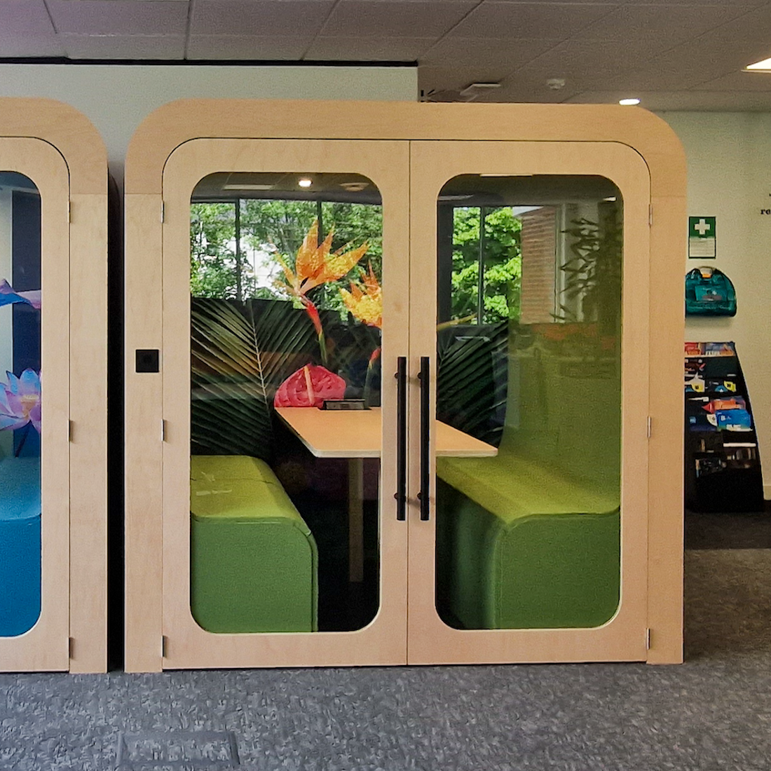 Four Person Soundproof Meeting Booth