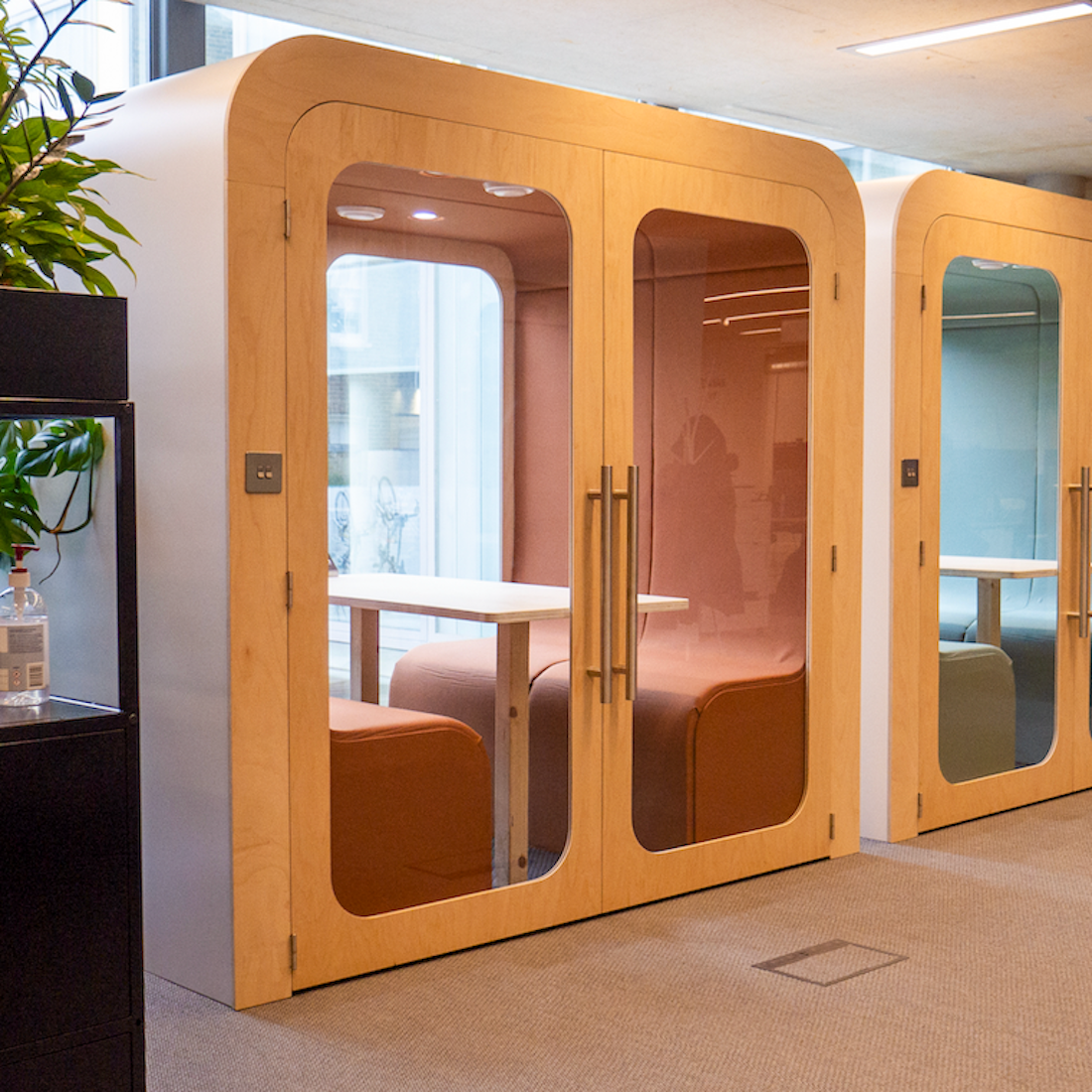 Four Person Soundproof Meeting Booth